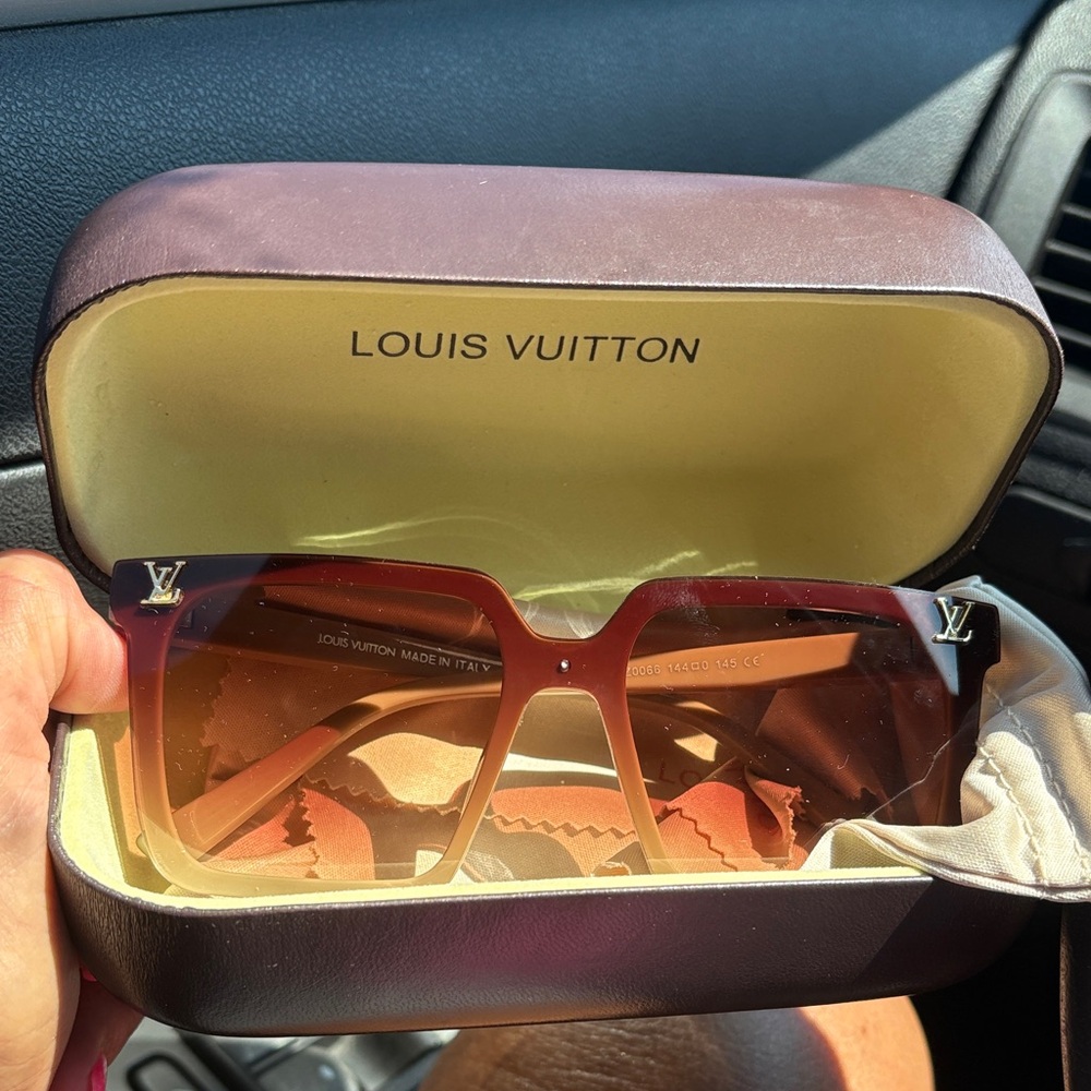 Louis Vuitton Gradient Brown Sunglasses With Case 😎🎀